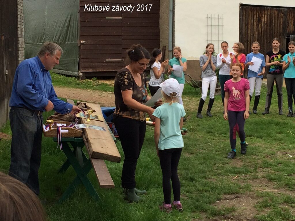 Předávání cen na klubových závodech 2017